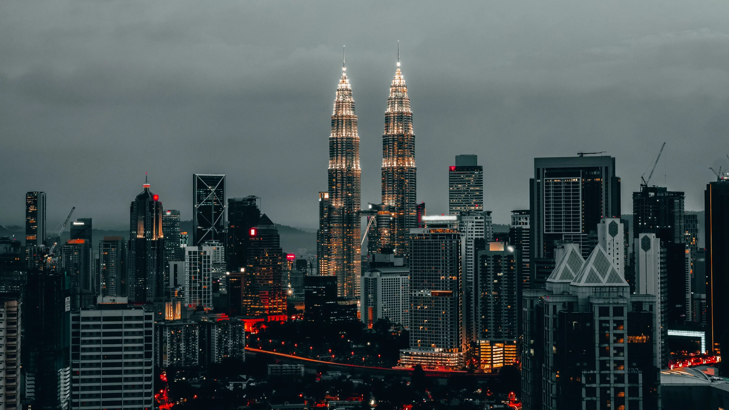You are currently viewing Pay Contractors in Malaysia: A Comprehensive Hiring Guide
