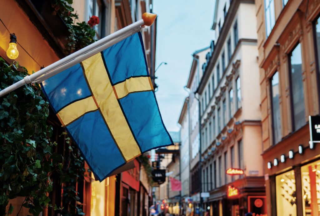 Pay contractors in Sweden