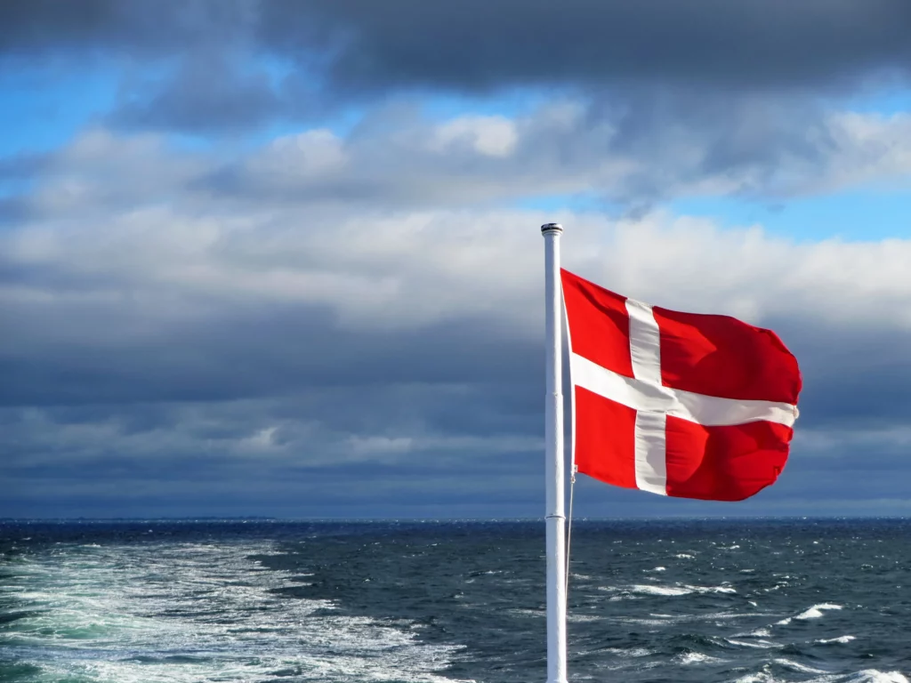 Pay contractors in Denmark