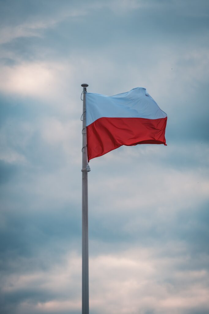Pay contractors in Poland