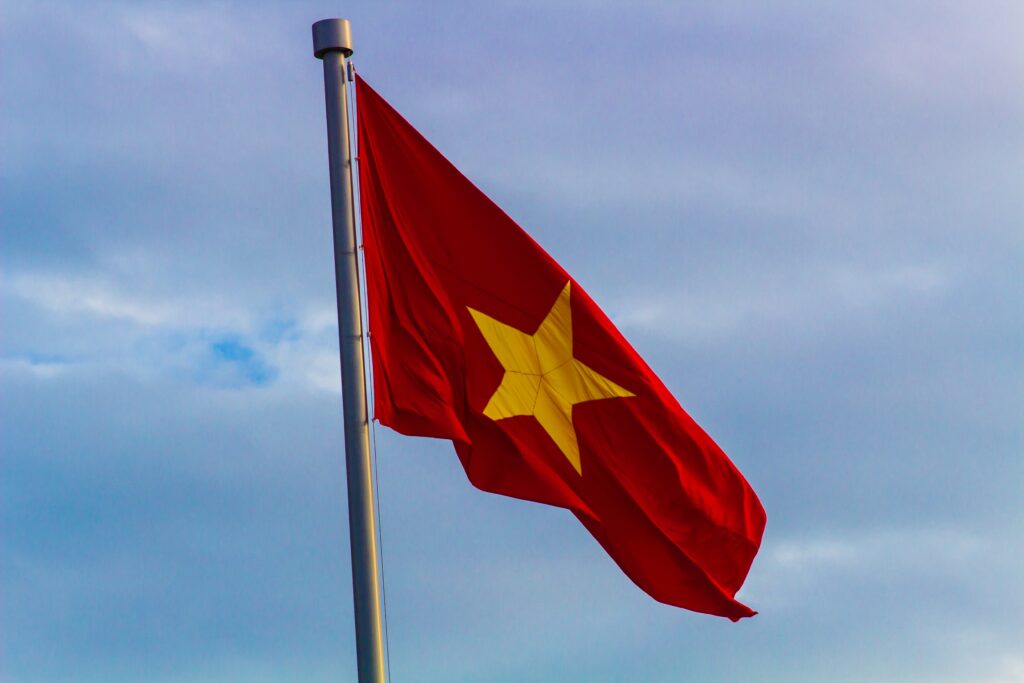 Pay contractors in Vietnam