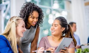 Read more about the article Employer of Record UK: Ultimate Guide on Employer of Record 2025