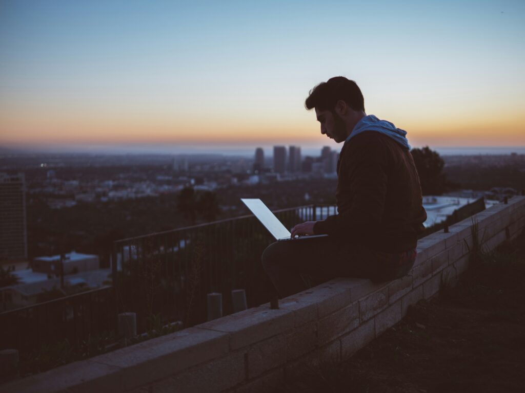 Independent Contractor Taxes (2025 Guide) – What You Must Know in the USA