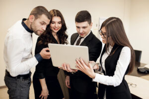 Read more about the article Hire Operations Executives in India (2025): Global Hiring Strategy and Compliance Guide
