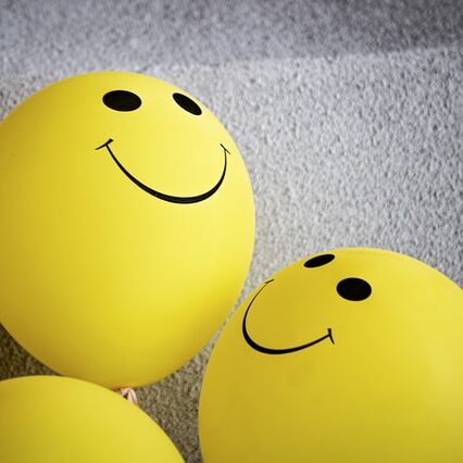 tim-mossholder-8R-mXppeakM-unsplash happy face